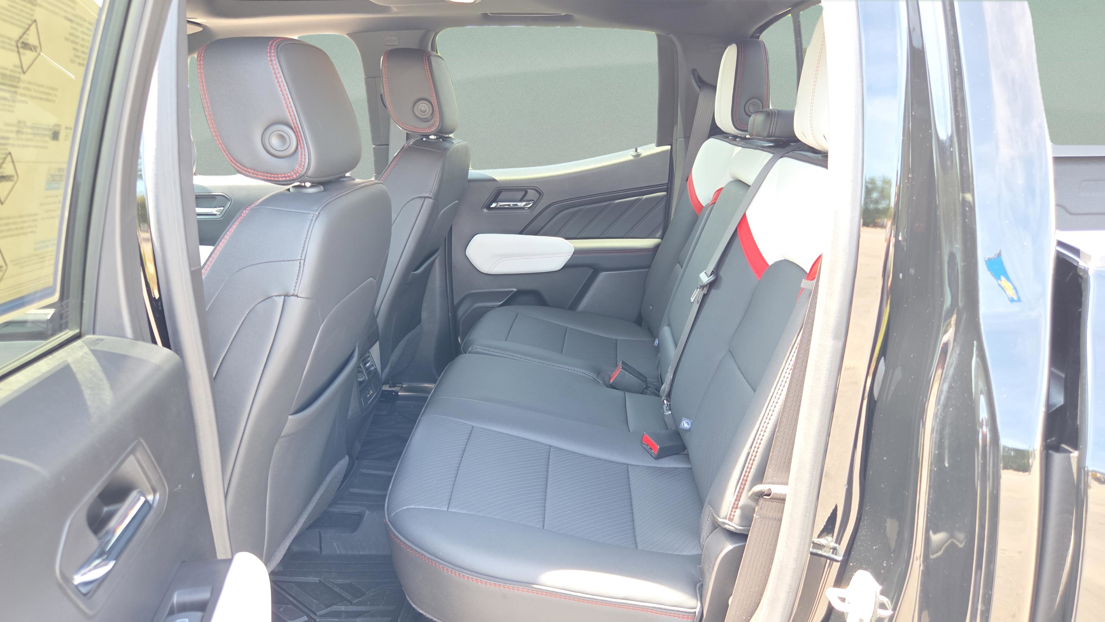 Used 2024 GMC Canyon AT4X AWD/4WD image 10
