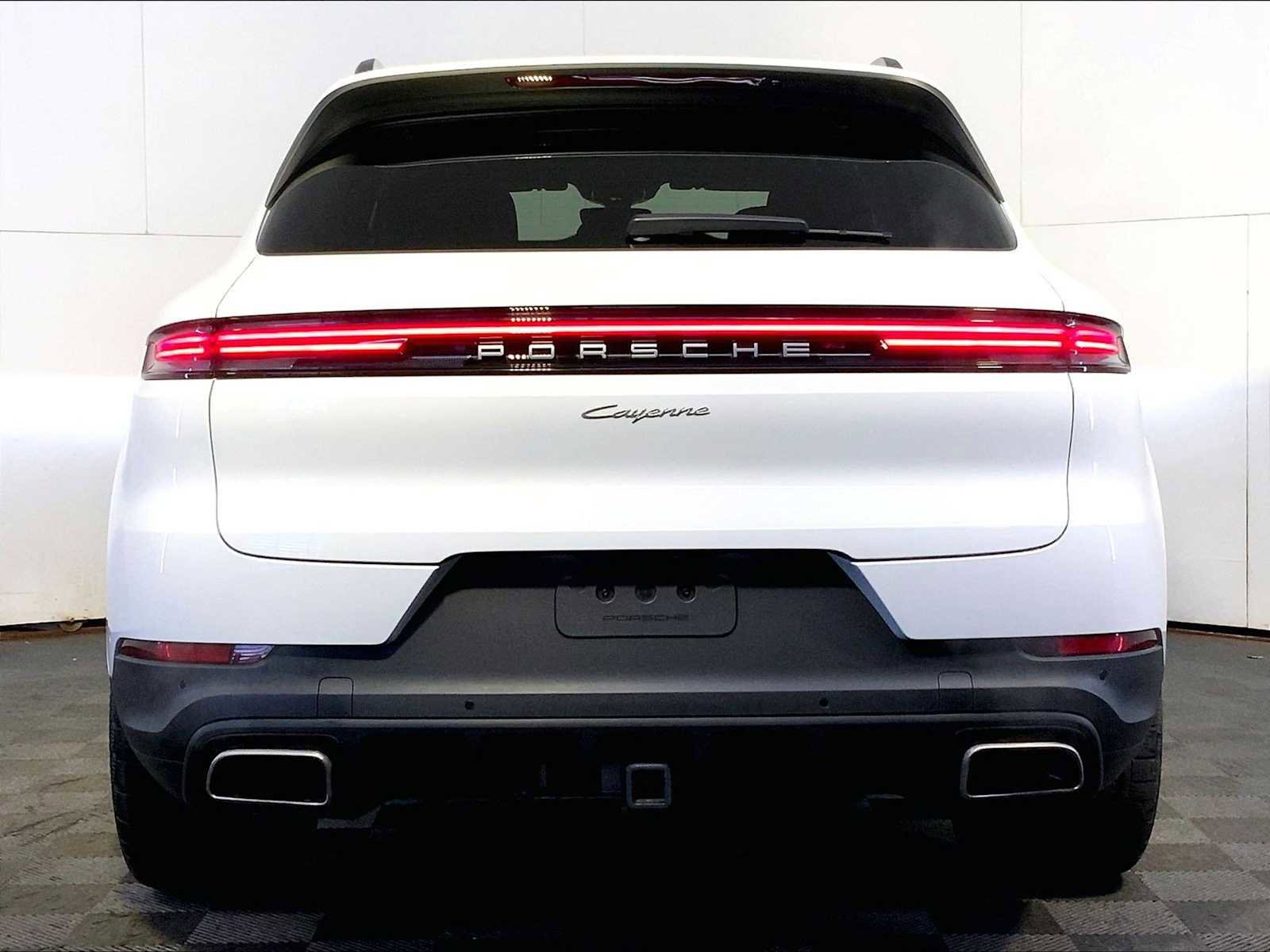 Certified 2025 Porsche Cayenne image 6