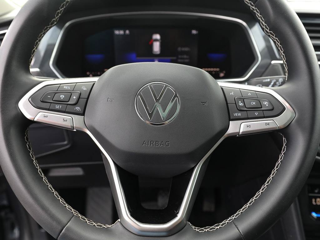 Used 2022 Volkswagen Tiguan SE AWD/4WD image 16