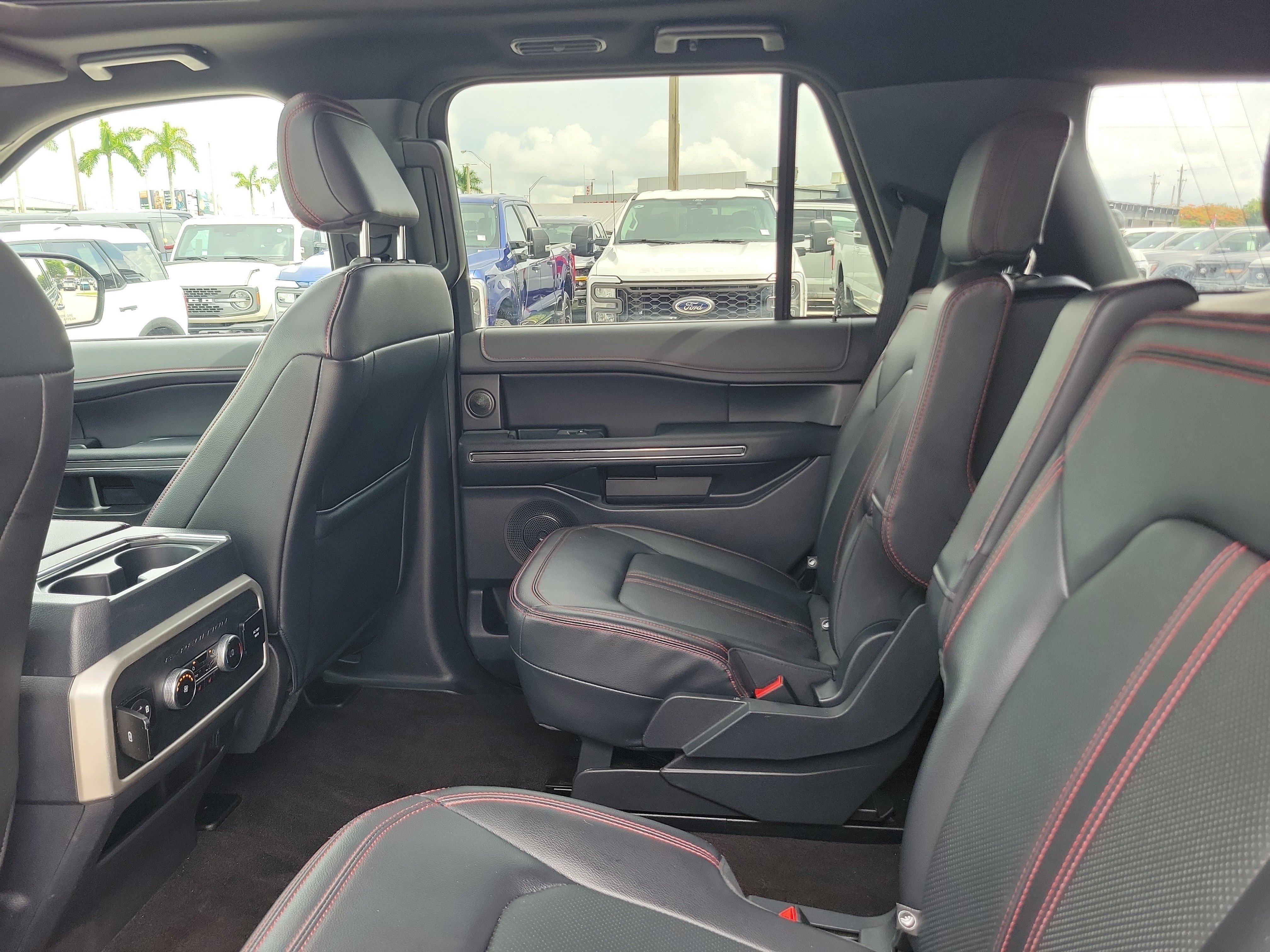 Used 2023 Ford Expedition Limited RWD image 15