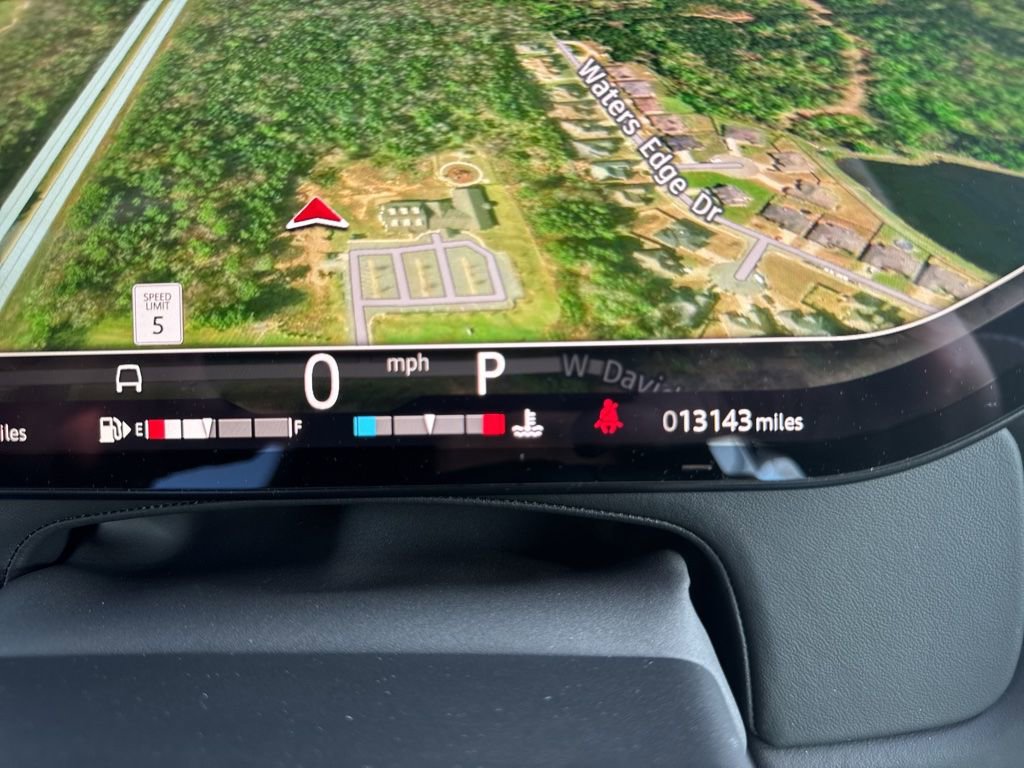 Used 2025 Land Rover Range Rover Sport SE image 9