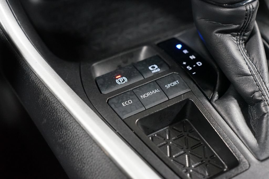Used 2024 Toyota RAV4 XLE FWD image 22