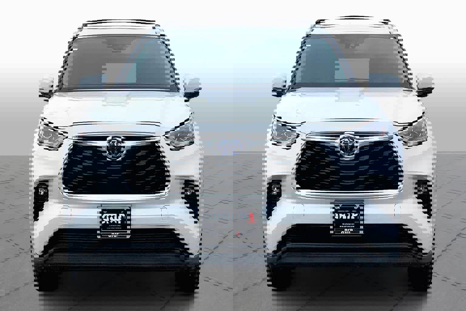 Used 2023 Toyota Highlander Bronze Edition image 4