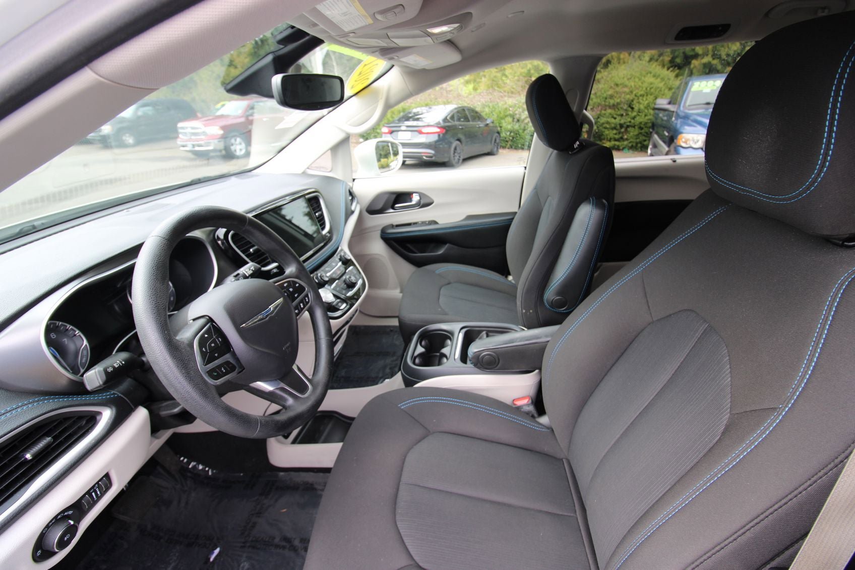 Used 2021 Chrysler Pacifica Touring image 10