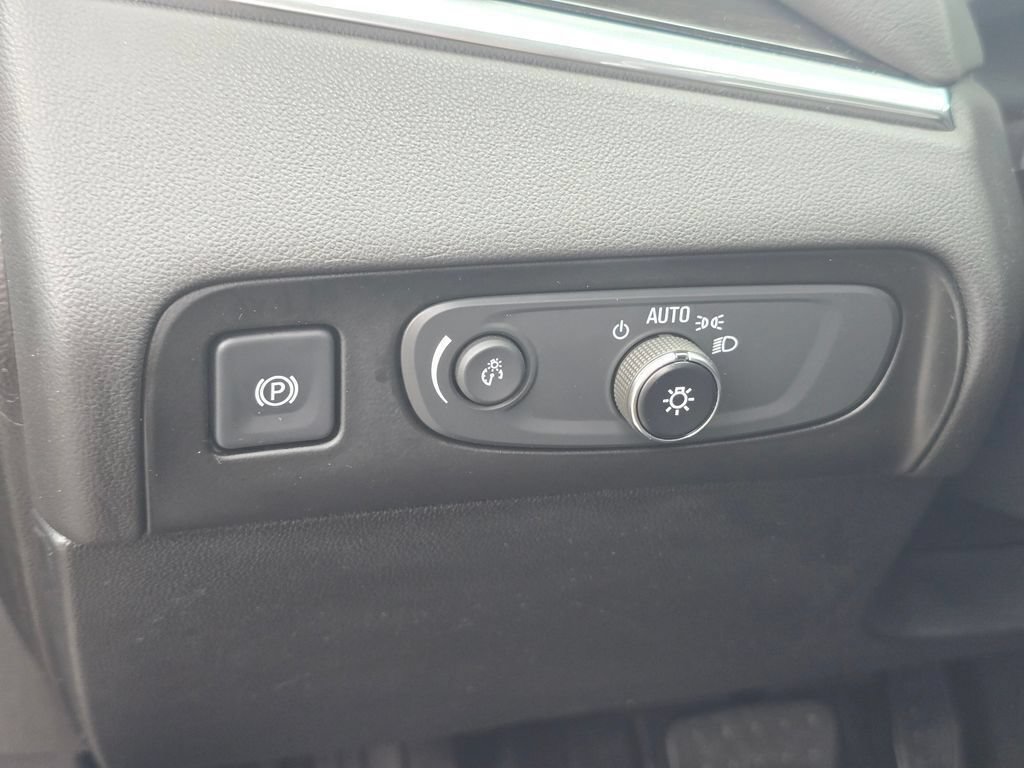 Used 2020 Buick Enclave Avenir w/ Avenir Technology Package AWD/4WD image 25