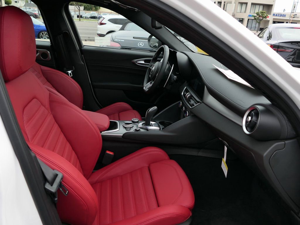 New 2025 Alfa Romeo Giulia AWD image 30