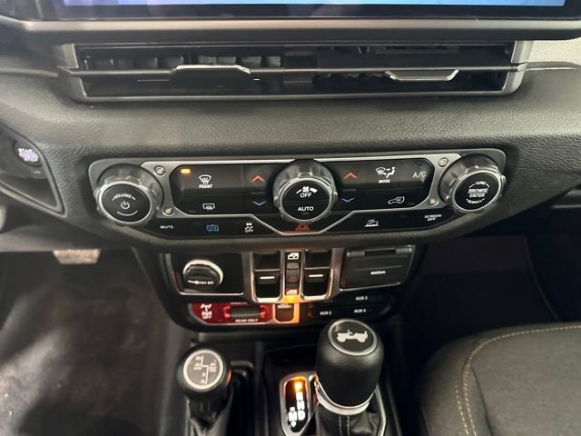 Used 2024 Jeep Wrangler Unlimited image 23