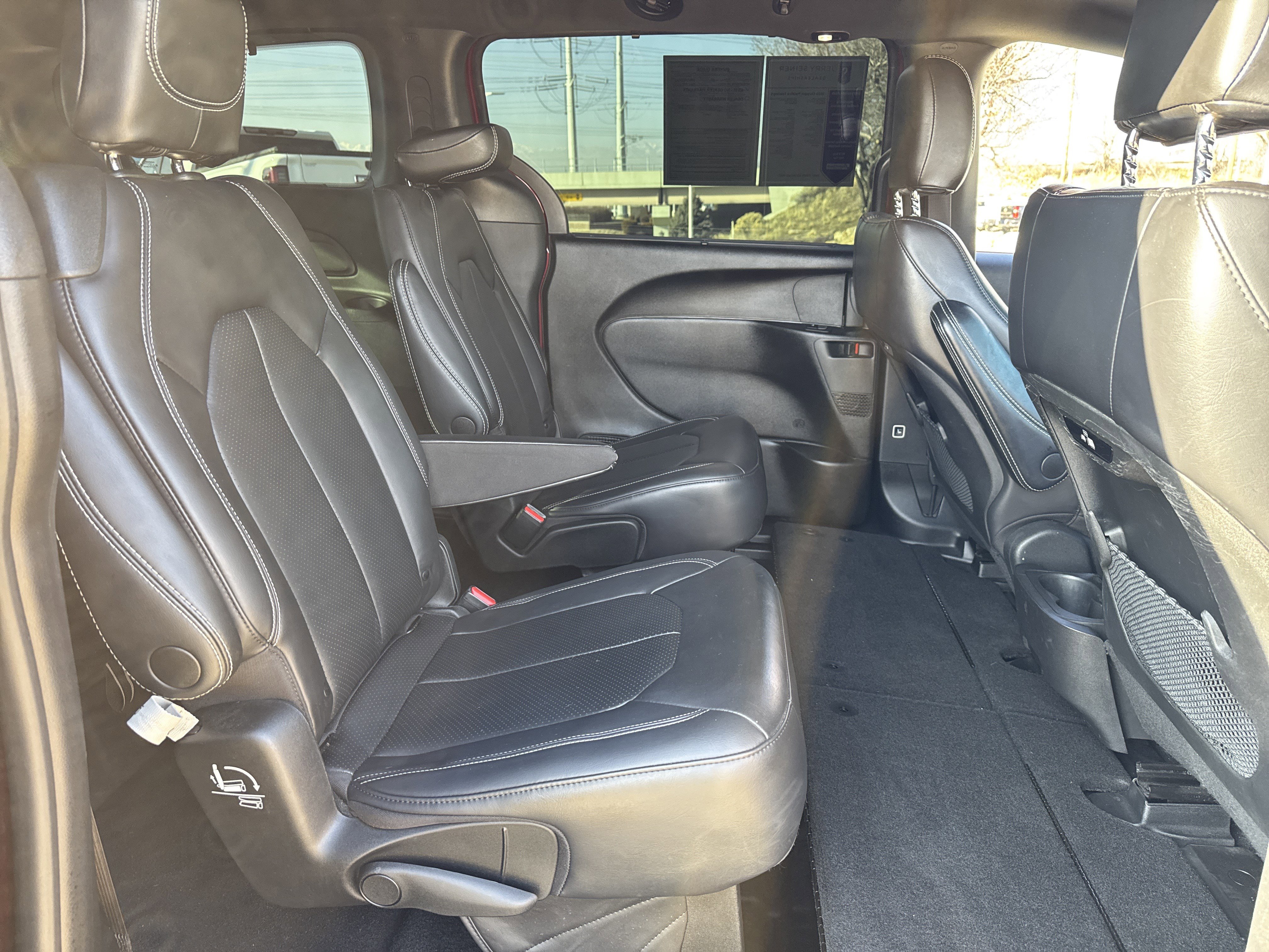 Used 2023 Chrysler Pacifica Touring-L w/ S Appearance Package image 23