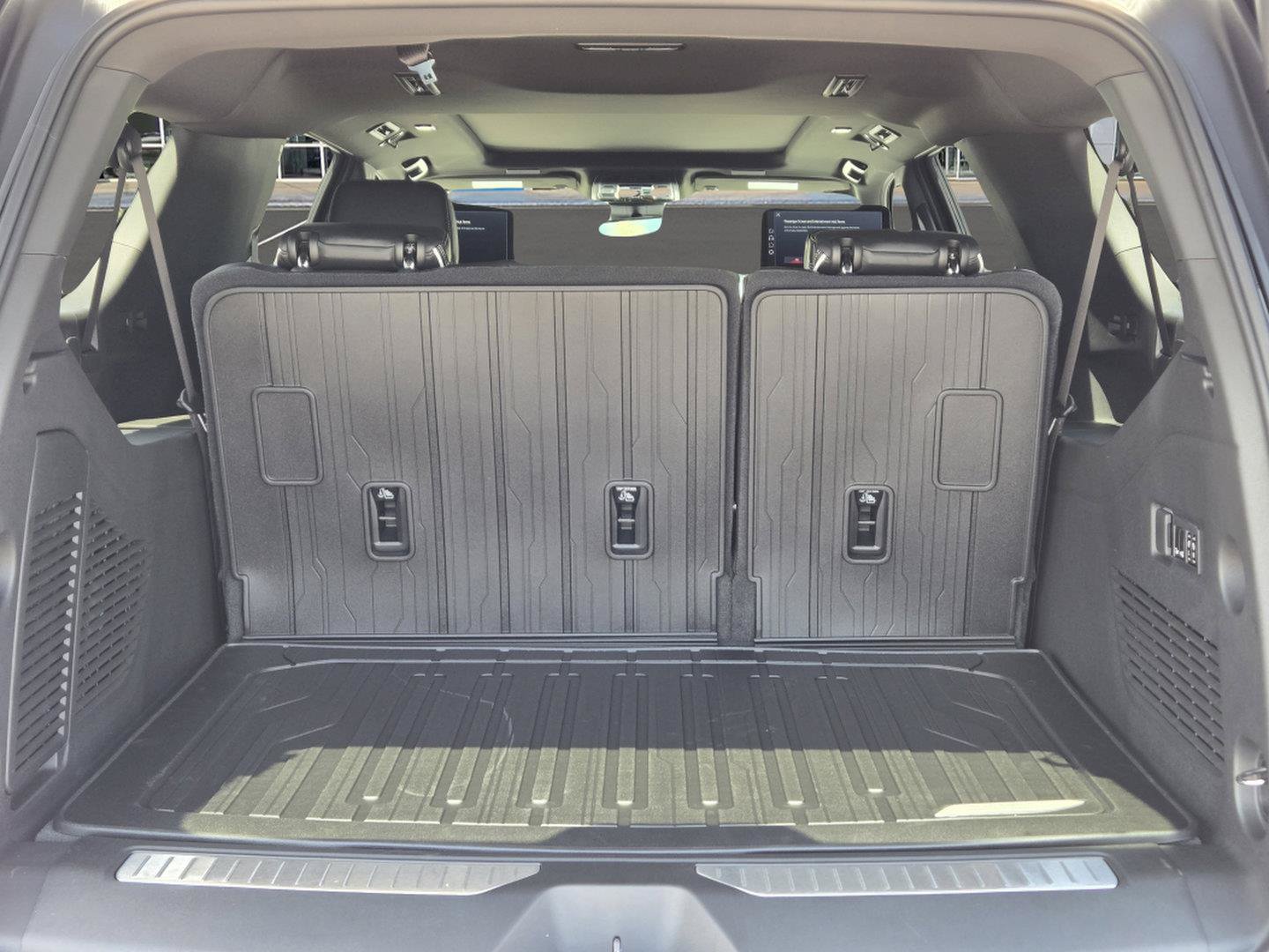 New 2026 GMC Yukon AT4 Ultimate w/ LPO, Floor Liner Package AWD/4WD image 10