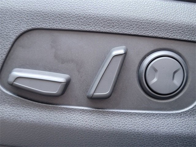 Used 2023 Kia Carnival LX image 4