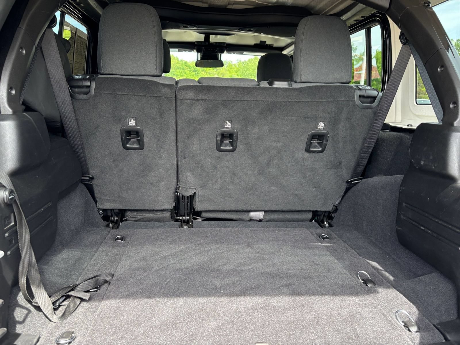 Used 2025 Jeep Wrangler Unlimited Sahara AWD/4WD image 32