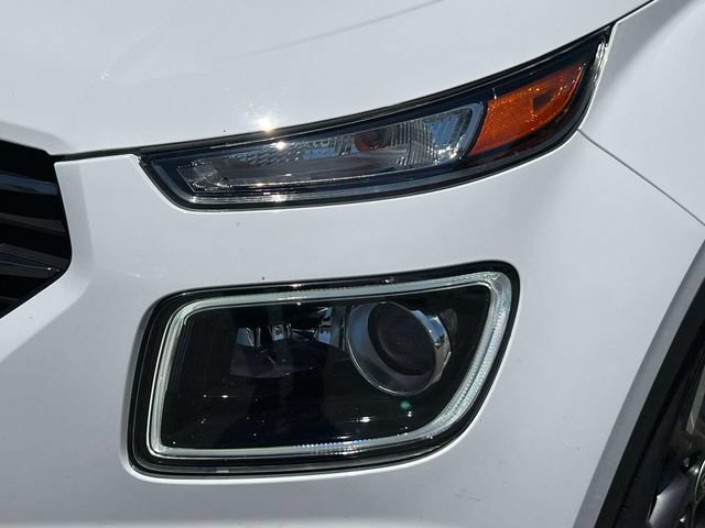 Used 2025 Hyundai Venue Limited FWD image 14
