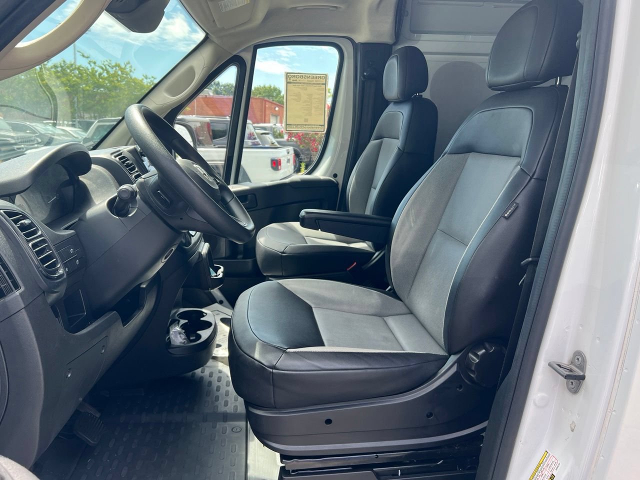 Used 2025 RAM ProMaster 2500 w/ Convenience Group FWD image 11