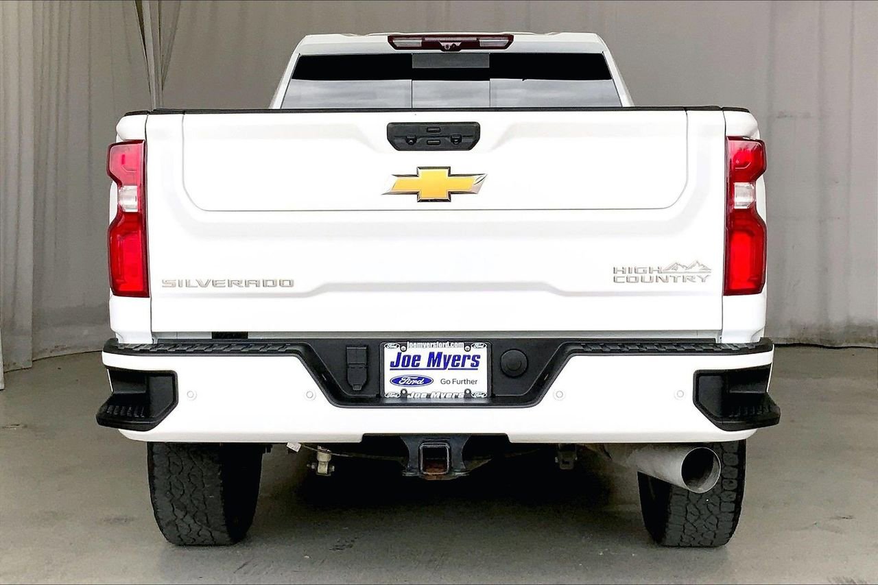 Used 2024 Chevrolet Silverado 2500 High Country w/ High Country Premium Package image 3