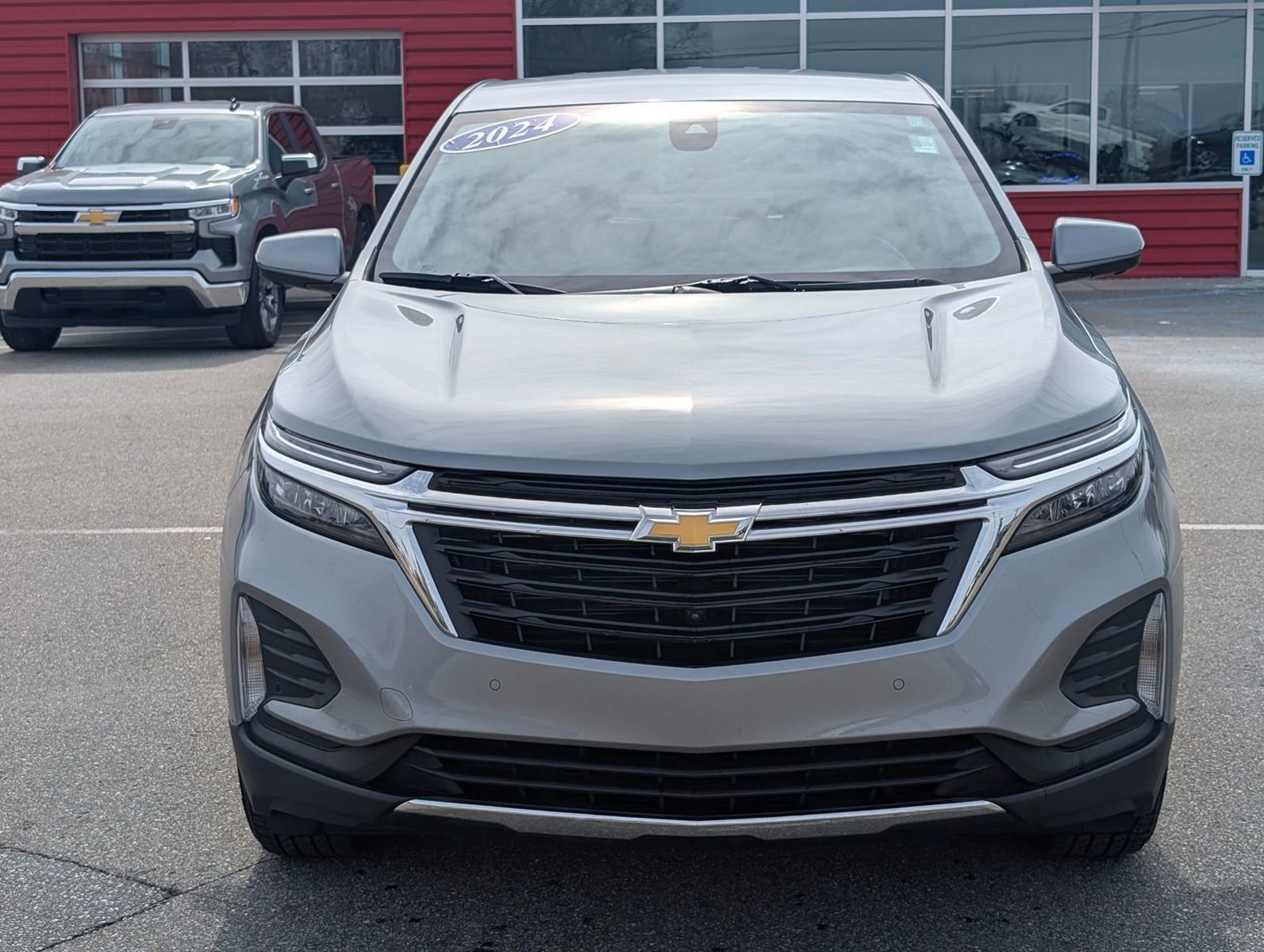 Used 2024 Chevrolet Equinox LT image 2
