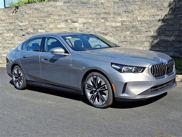 New 2026 BMW 530i xDrive w/ Premium Package