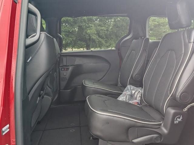 New 2026 Chrysler Pacifica Limited w/ S Appearance Package image 17