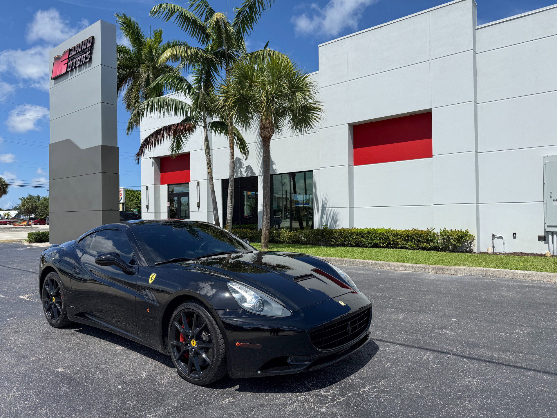 Used 2010 Ferrari California RWD image 17