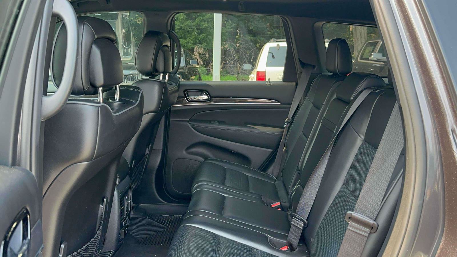 Used 2019 Jeep Grand Cherokee Overland AWD/4WD image 10