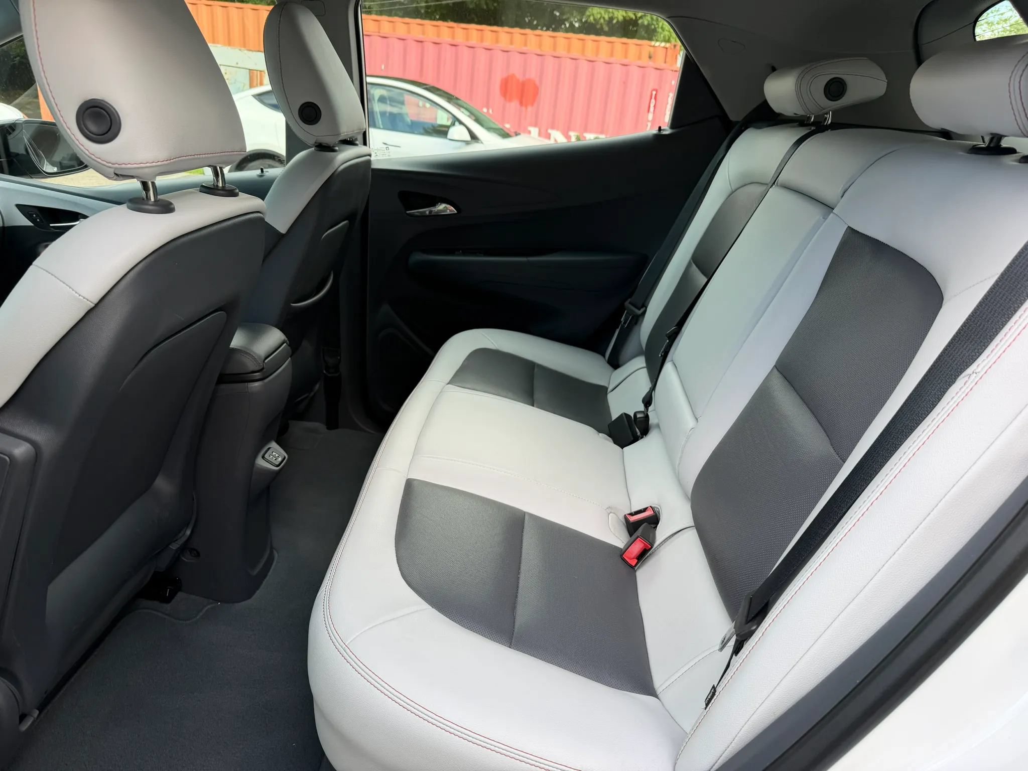 Used 2018 Chevrolet Bolt Premier w/ Driver Confidence II Package FWD image 17