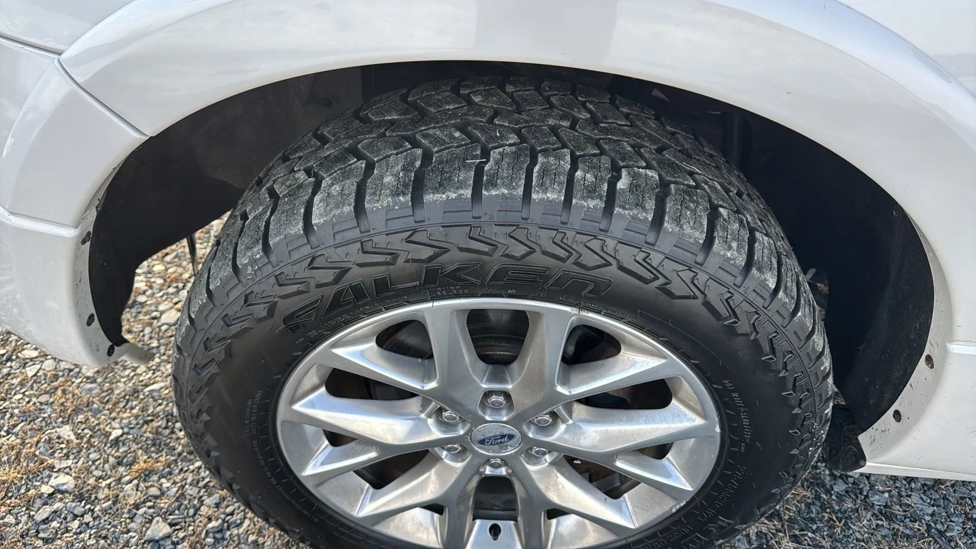Used 2015 Ford Expedition Limited w/ Equipment Group 301A AWD/4WD image 9