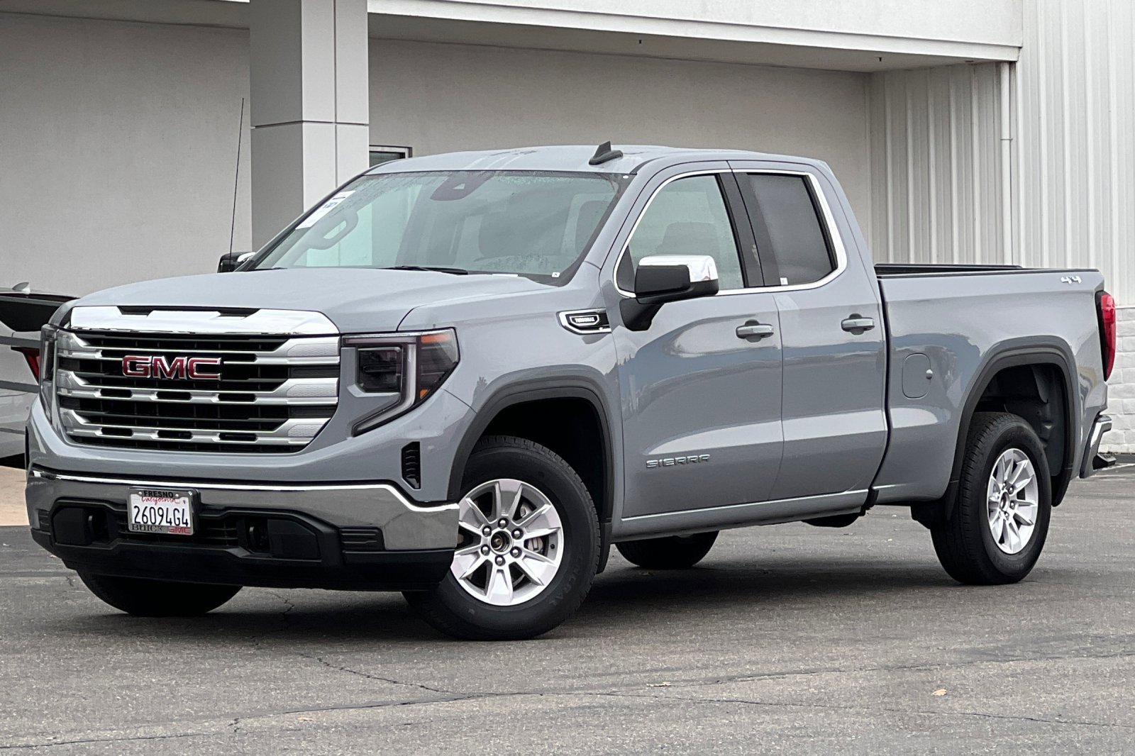 Used 2025 GMC Sierra 1500 SLE image 8