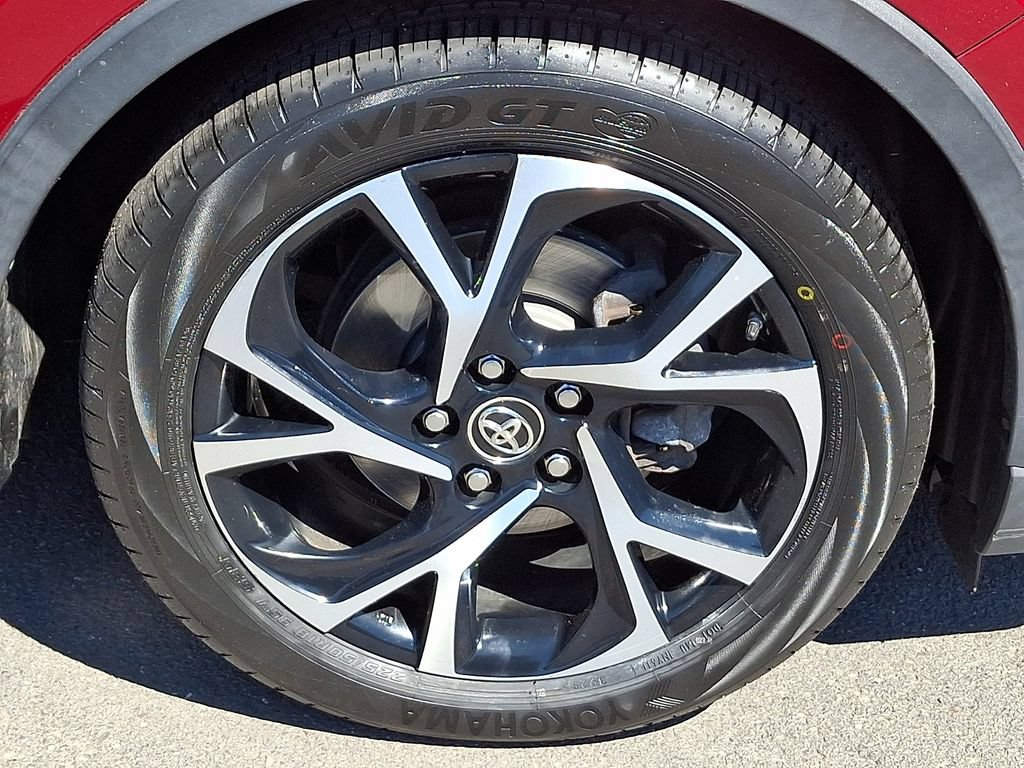 Used 2018 Toyota C-HR XLE FWD image 8
