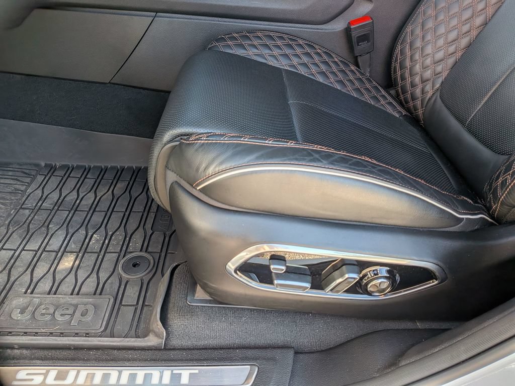 Used 2024 Jeep Grand Cherokee Summit w/ High Altitude Package AWD/4WD image 15