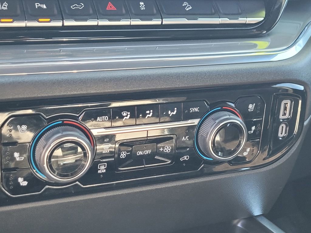 Used 2024 Chevrolet Silverado 3500 High Country w/ Z71 Off-Road Package image 19