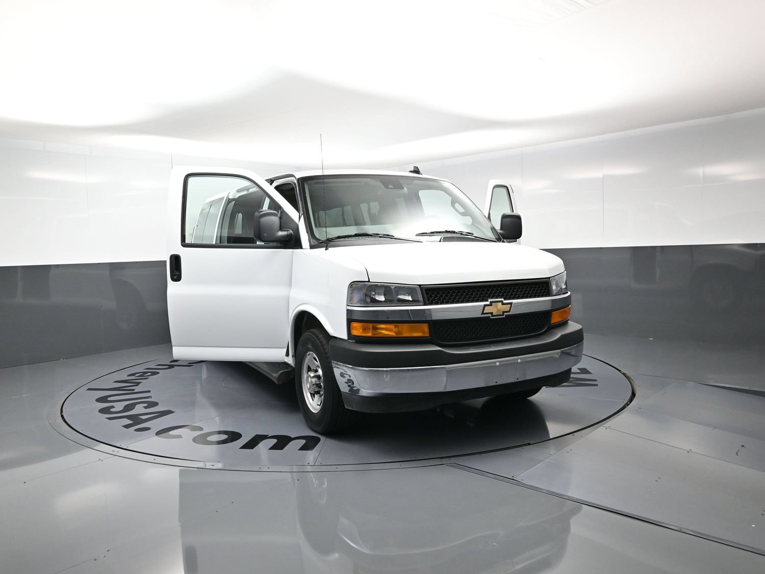 Used 2025 Chevrolet Express 3500 LT w/ LT Preferred Equipment Group RWD image 21