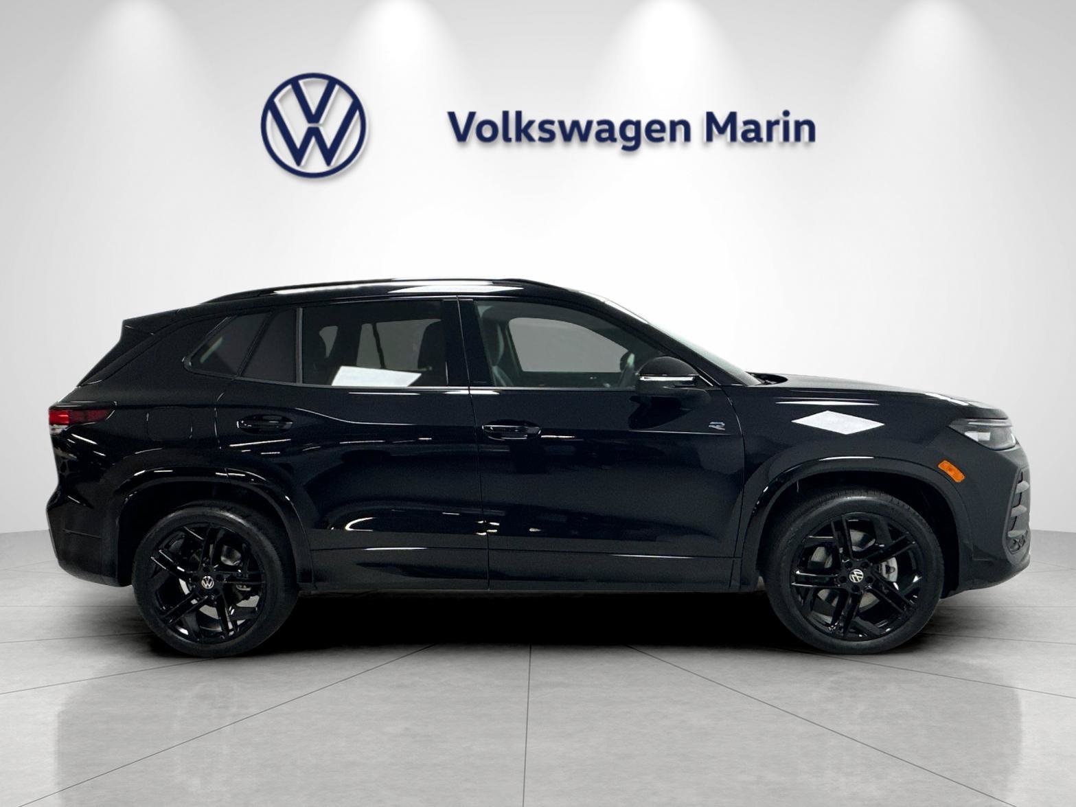 New 2026 Volkswagen Tiguan SE R-Line AWD/4WD image 6