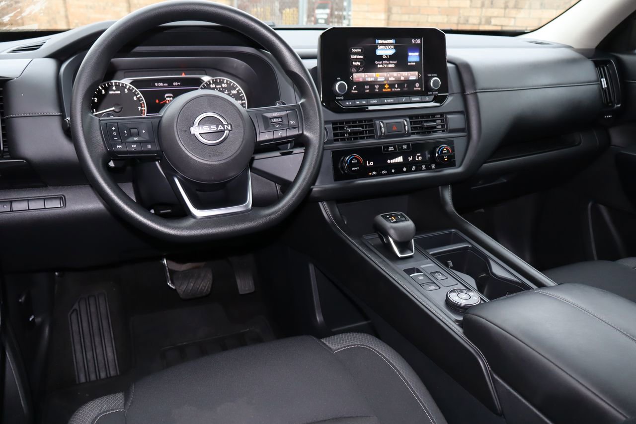 Used 2024 Nissan Pathfinder S image 4