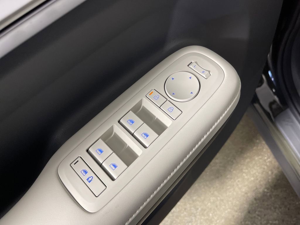 Used 2025 Hyundai Santa Fe SEL image 18