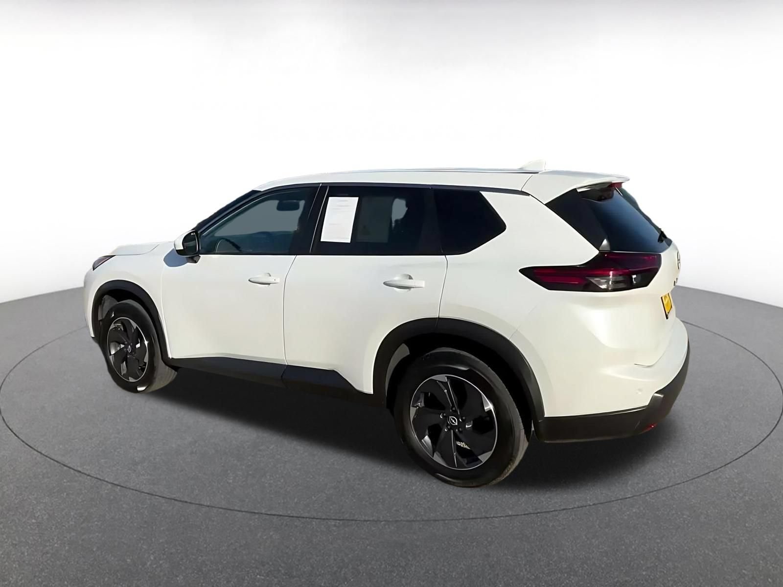 Used 2025 Nissan Rogue SV AWD/4WD image 9