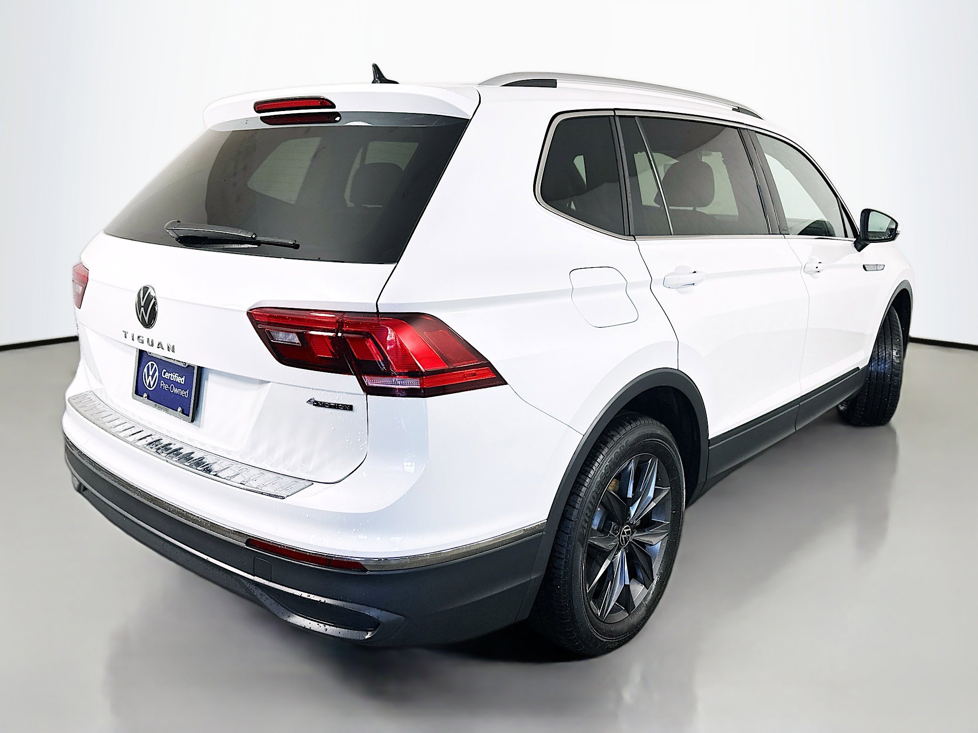 Used 2023 Volkswagen Tiguan SE AWD/4WD image 7