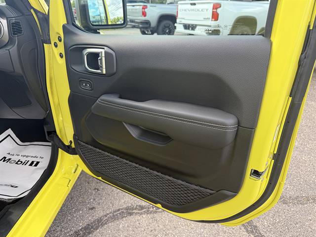Used 2023 Jeep Wrangler Unlimited Sahara w/ Cold Weather Group AWD/4WD image 20