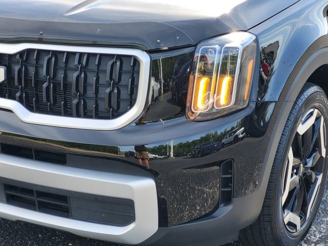 Used 2024 Kia Telluride EX w/ EX Captain's Chair Package image 8