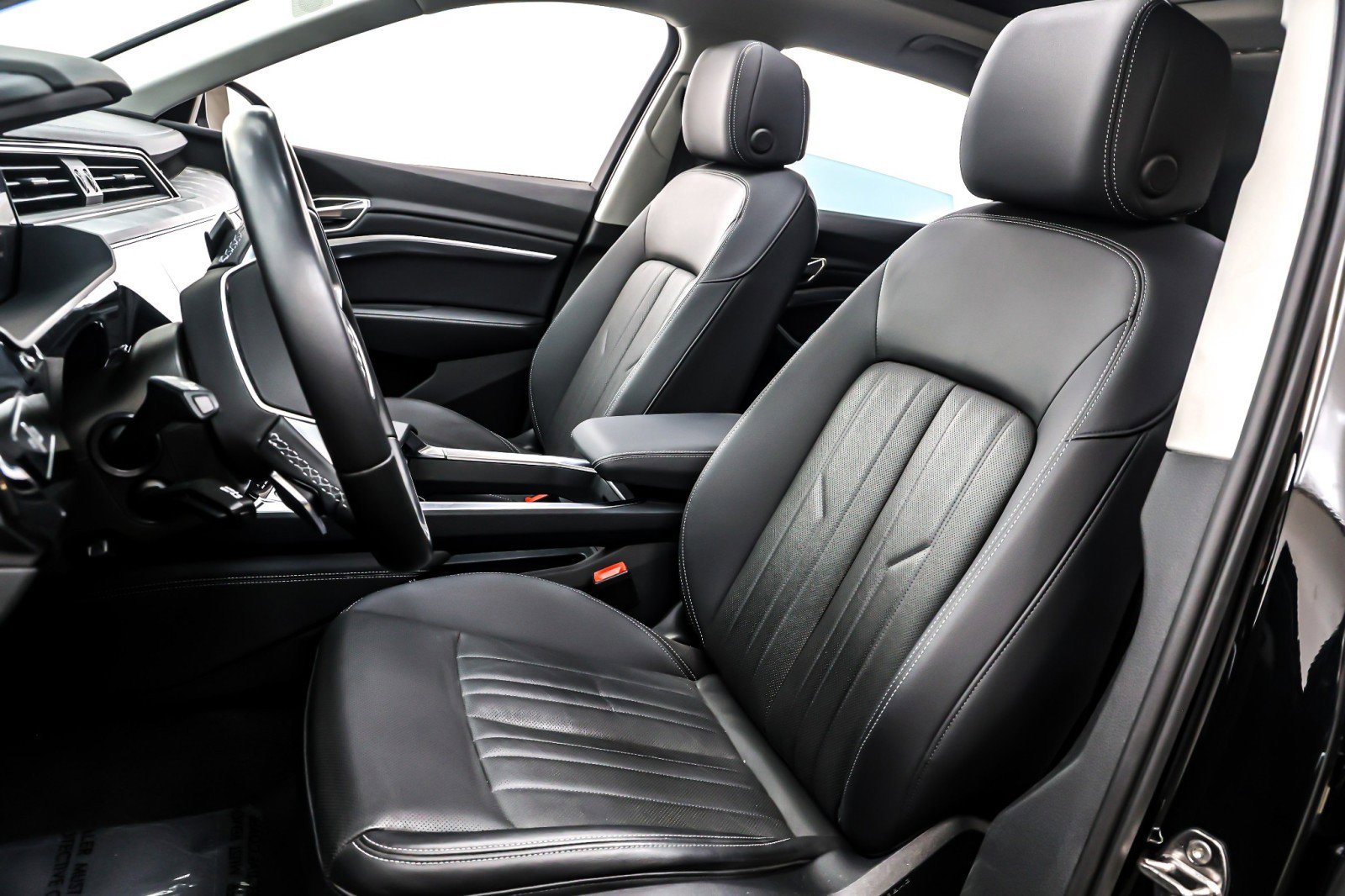 Used 2024 Audi Q8 e-tron Premium Plus image 18