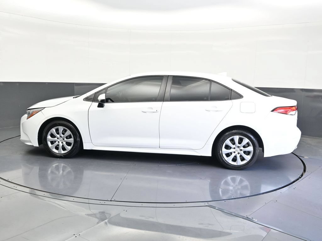 Used 2021 Toyota Corolla LE FWD image 2