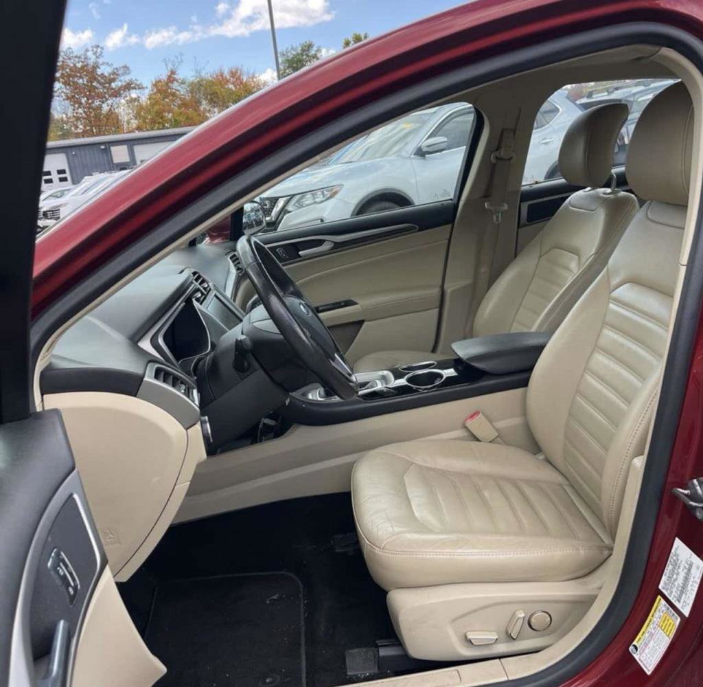 Used 2013 Ford Fusion SE image 2