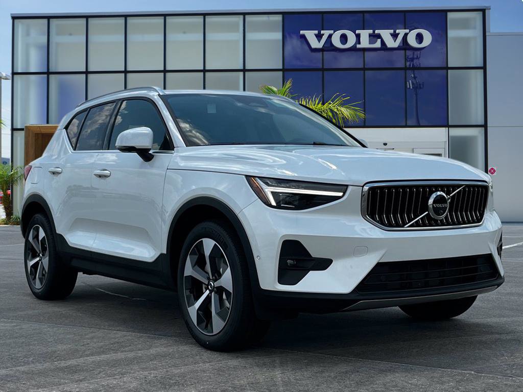 New 2025 Volvo XC40 B5 Plus w/ Protection Package Premier