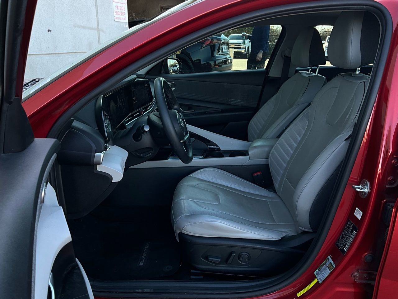 Used 2021 Hyundai Elantra Limited image 9