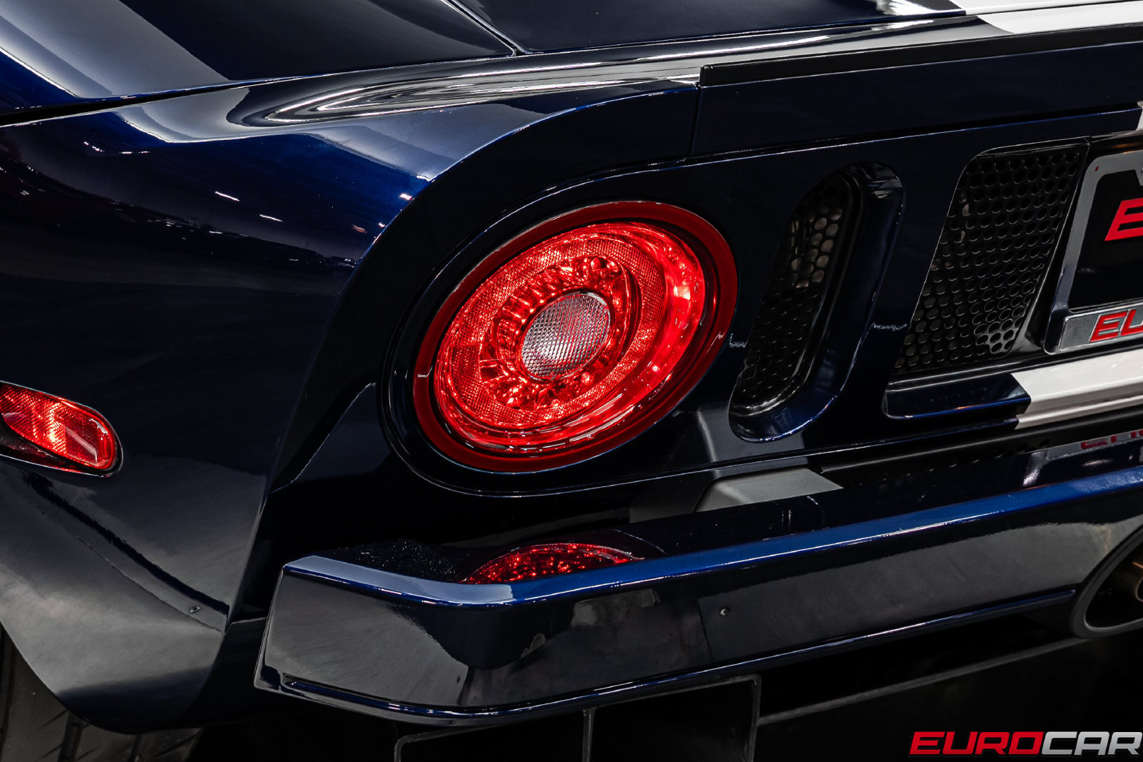 Used 2005 Ford GT RWD image 27
