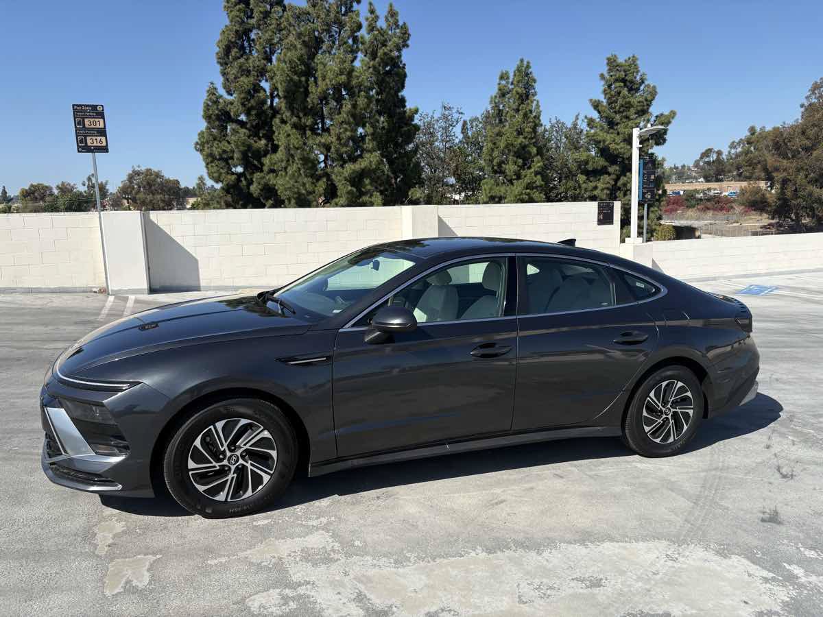Used 2026 Hyundai Sonata Blue FWD image 2