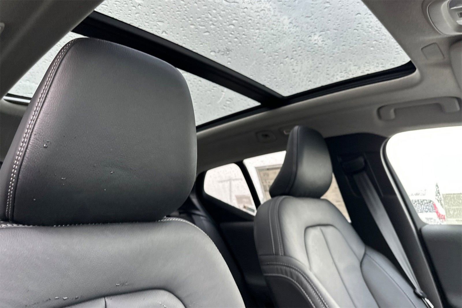 Certified 2025 Volvo XC40 B5 Core w/ Protection Package Premier image 16