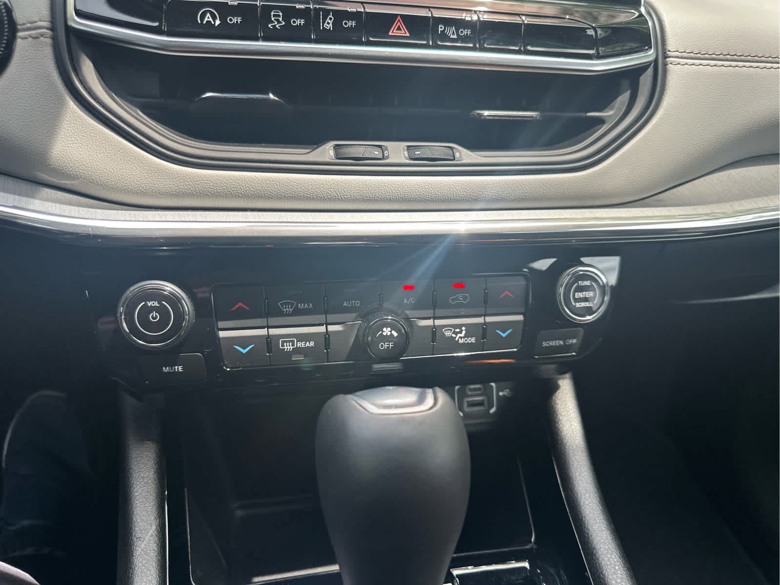Used 2024 Jeep Compass Limited AWD/4WD image 11