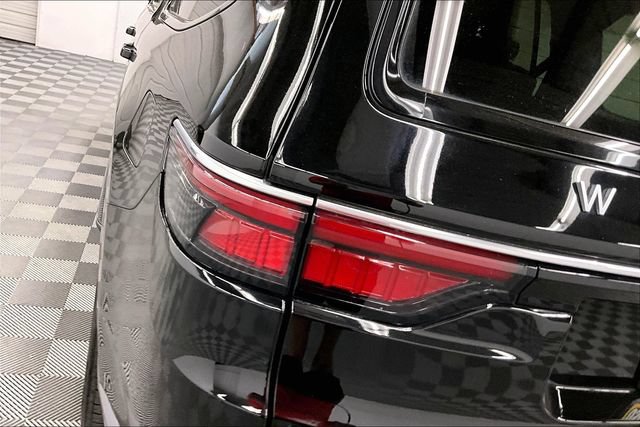 Used 2022 Jeep Wagoneer Series III w/ Rear Seat Video Group 1 AWD/4WD image 34