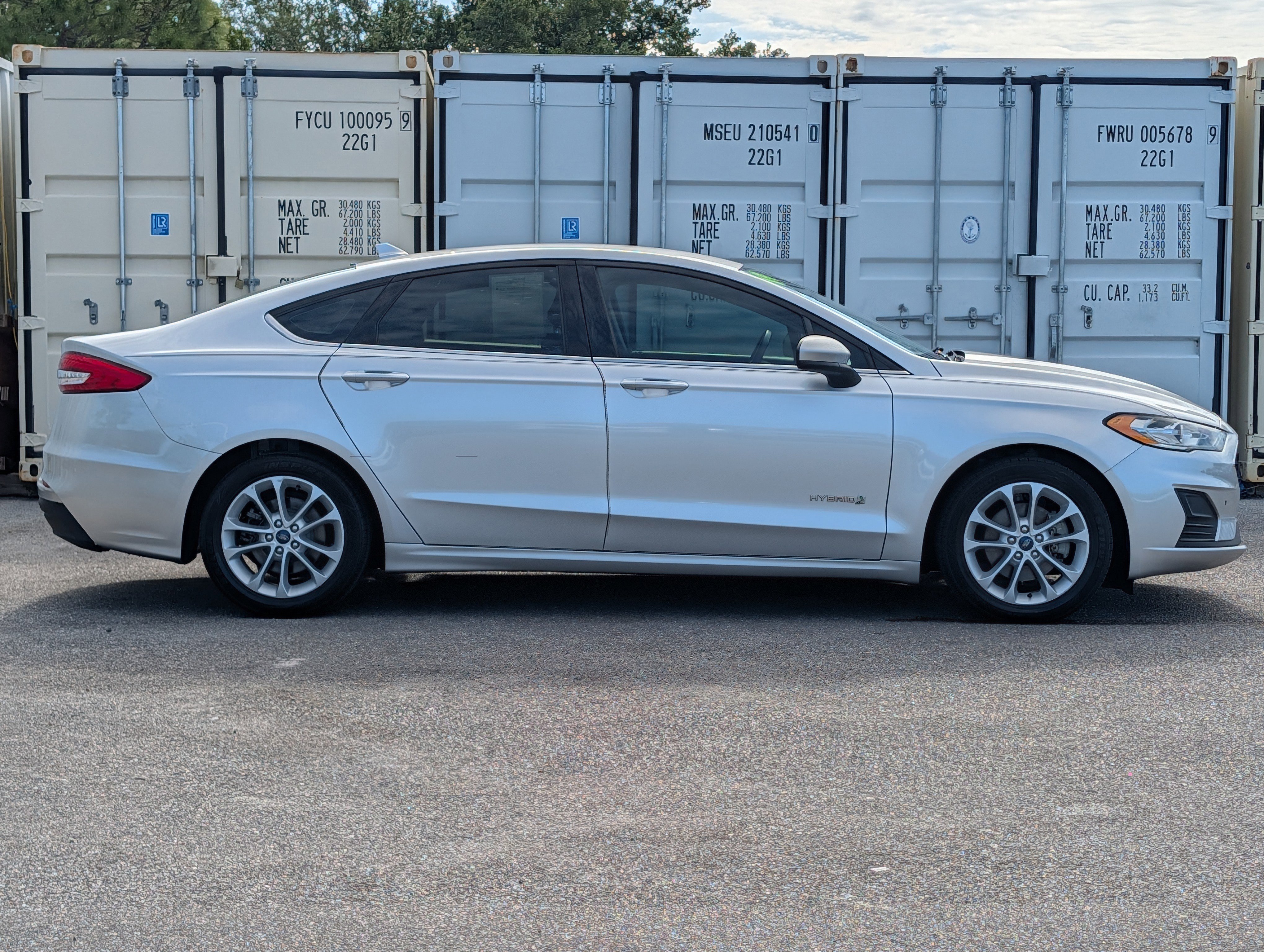 Used 2019 Ford Fusion SE FWD image 3