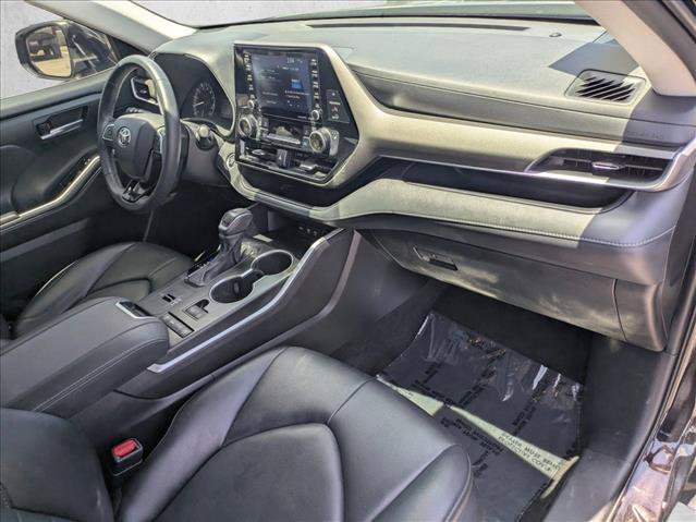 Used 2021 Toyota Highlander XLE FWD image 22