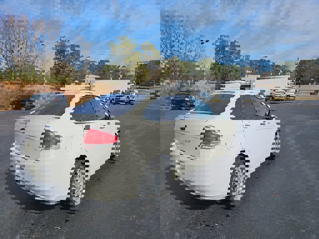 Used 2011 Ford Focus SE image 3